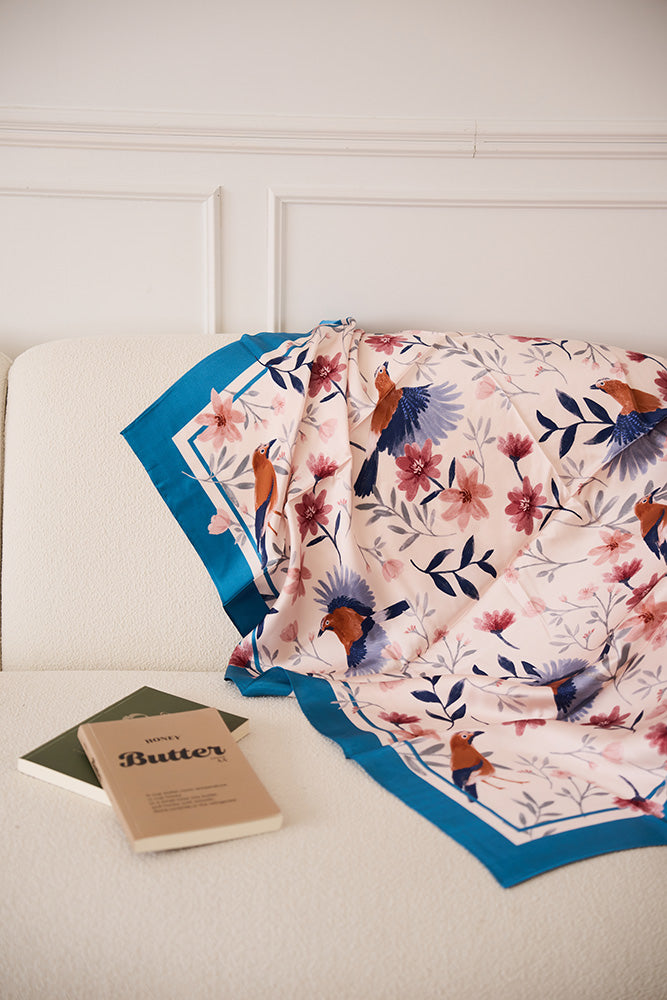 鳥と野花の両面シルクスカーフ - トルコブルー(青緑)