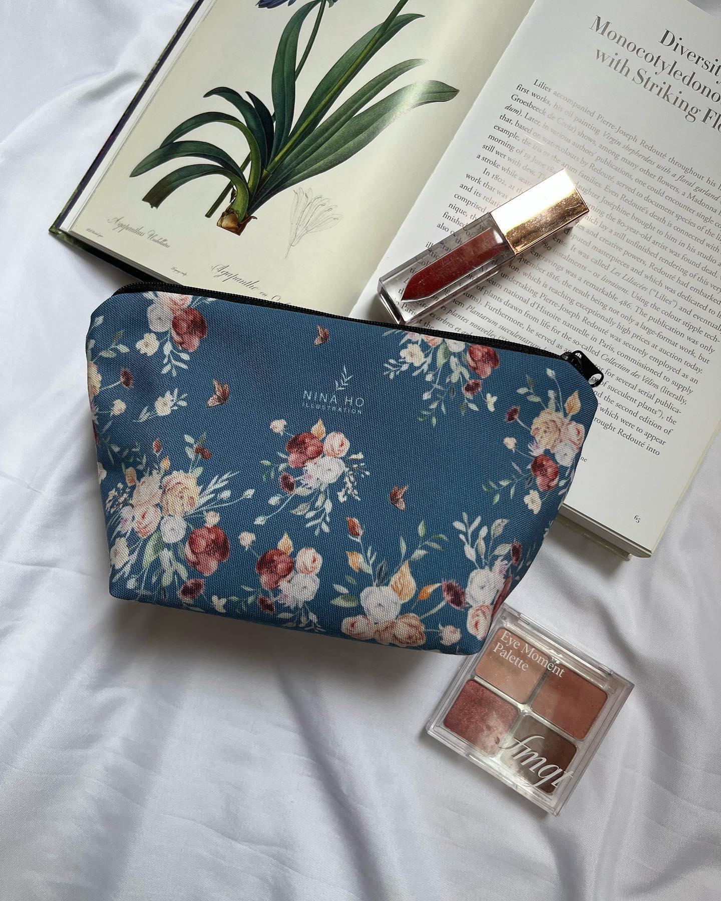 花束與蝴蝶化妝包-淺藍綠