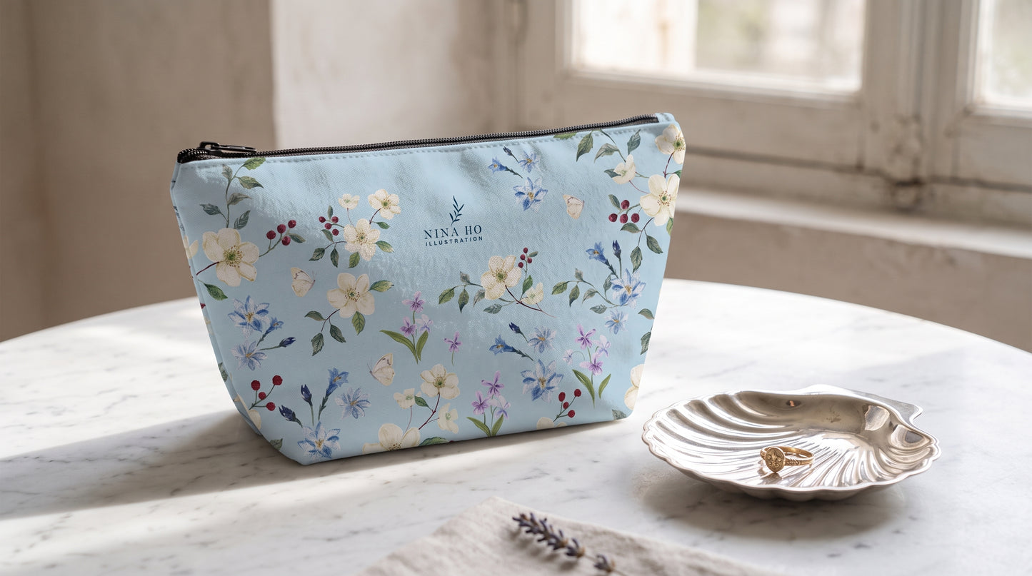 Bouquet and butterfly makeup bag - light blue-green