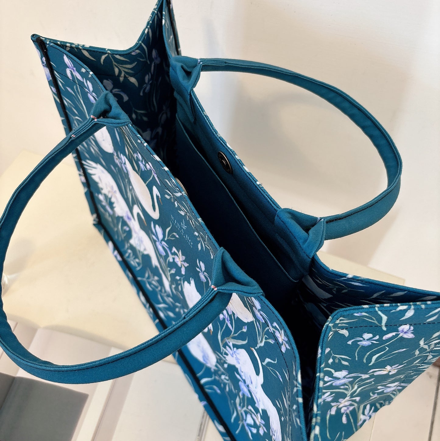 天鵝與鳶尾花 帆布手提大方包-深藍綠(新品）