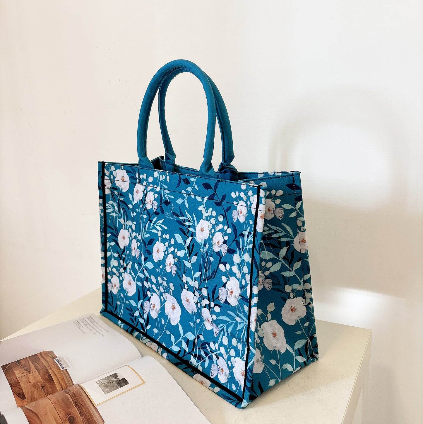 茶花與蝴蝶 帆布手提大方包-湖水藍綠(新品)