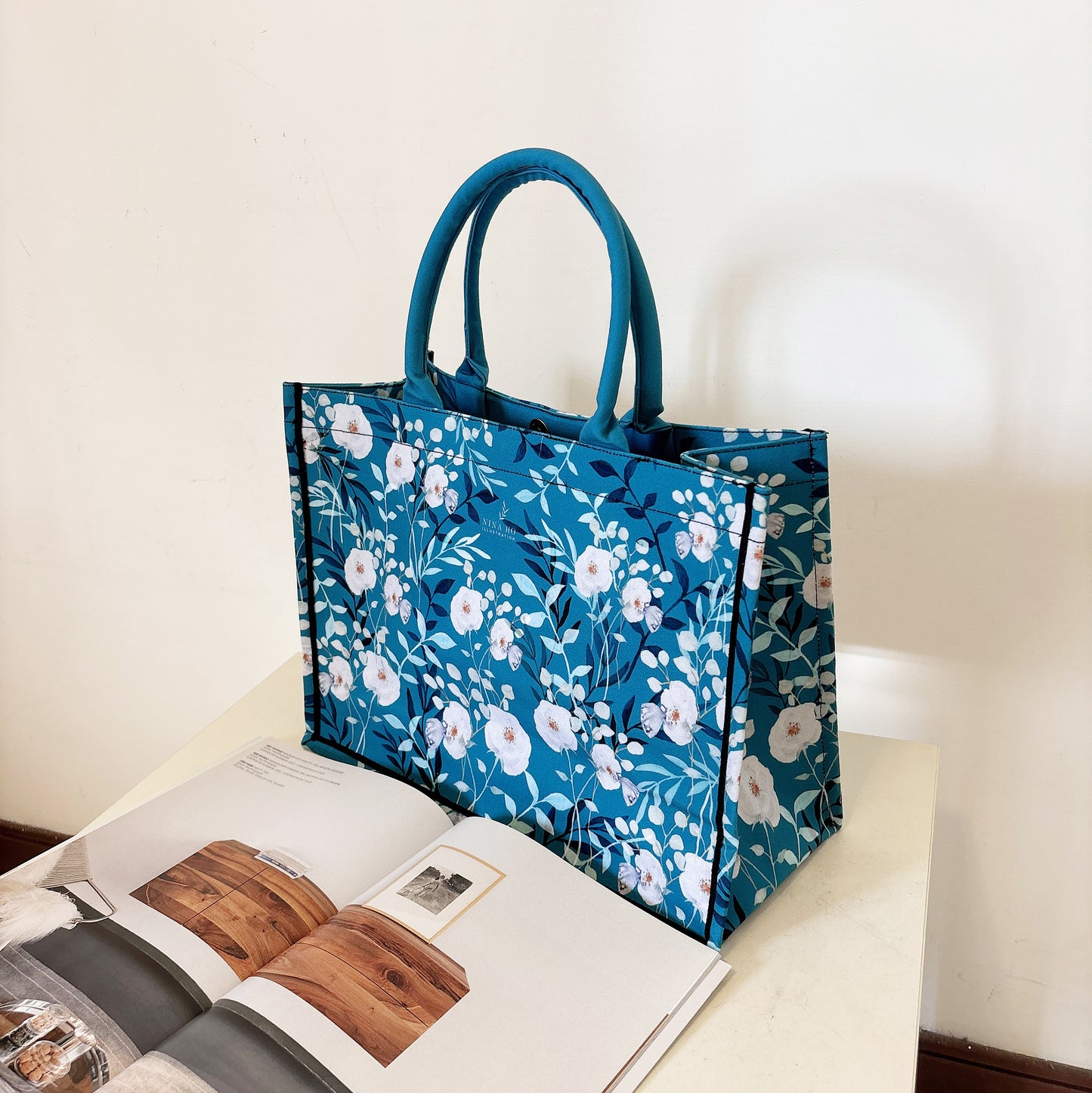 茶花與蝴蝶 帆布手提大方包-湖水藍綠(新品)