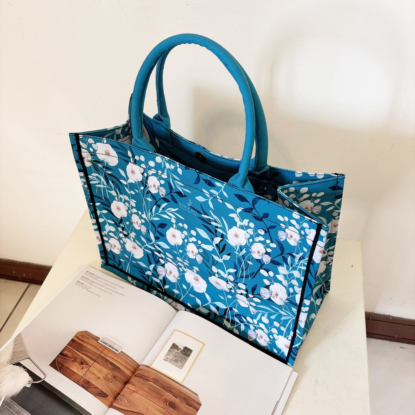 茶花與蝴蝶 帆布手提大方包-湖水藍綠(新品)