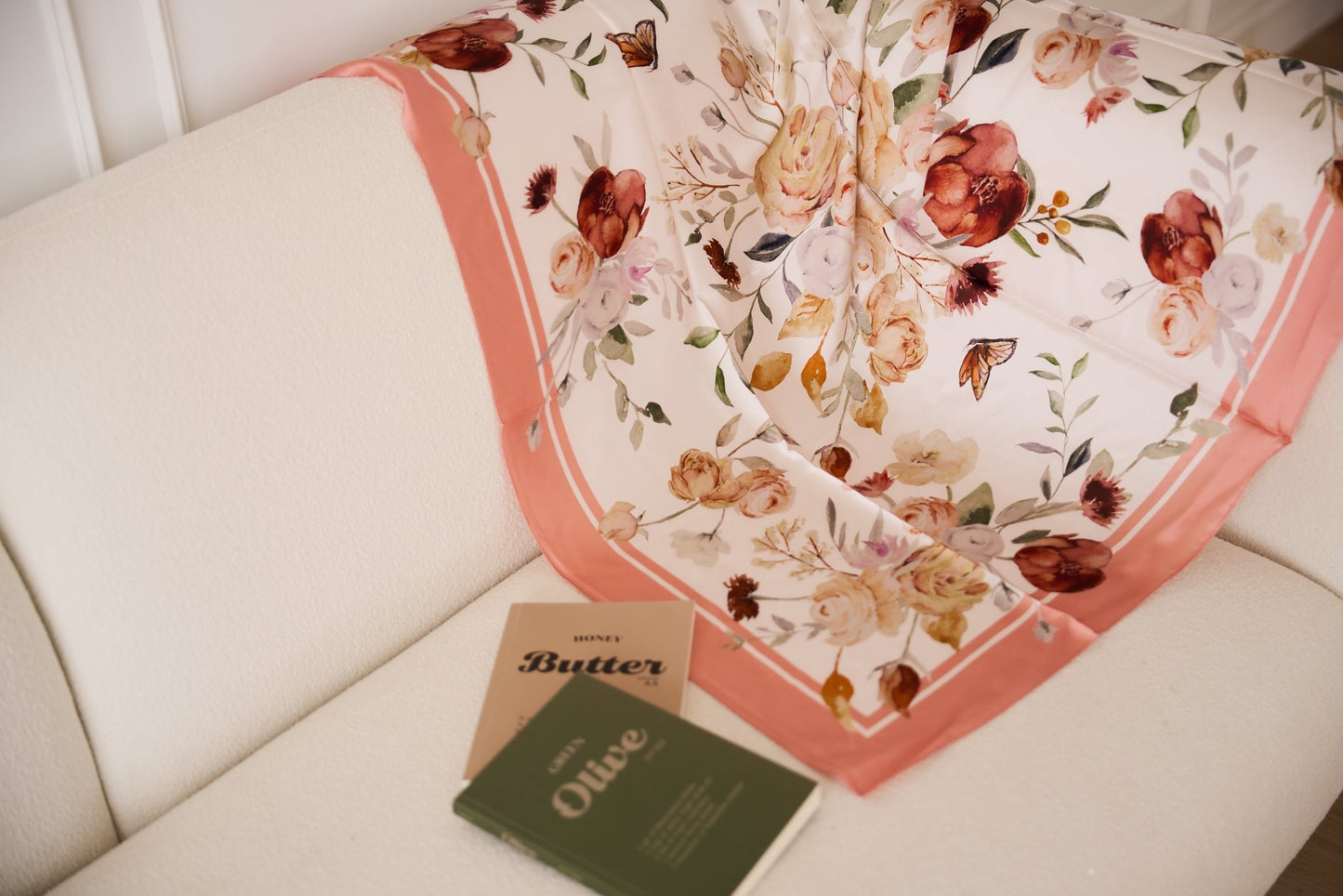 花束與蝴蝶雙面真絲絲巾-珊瑚粉(粉橘) - L, 100% Mulberry Silk scarf from 我的商店 with floral design