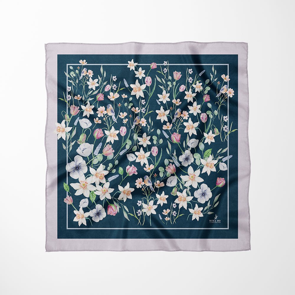 水仙與知更鳥雙面真絲絲巾-深藍綠-L by 我的商店, 100% Mulberry Silk with floral botanical print.