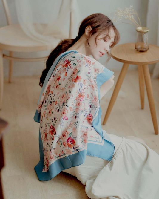 玫瑰園雙面真絲絲巾 - 淺藍 - NINA HO ILLUSTRATION我的商店