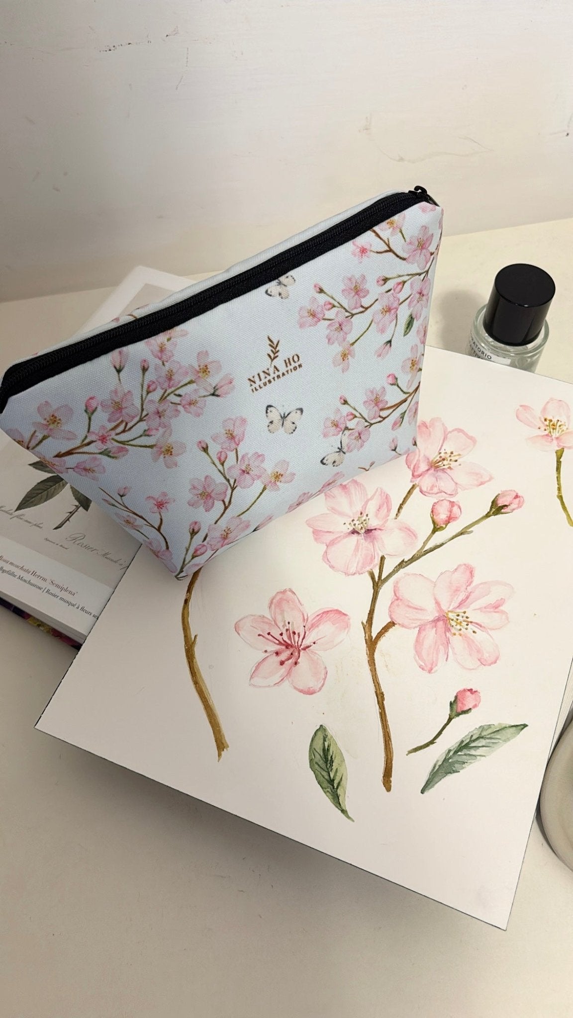 櫻之期盼化妝包 - 淡藍 - NINA HO ILLUSTRATIONNINA HO ILLUSTRATION