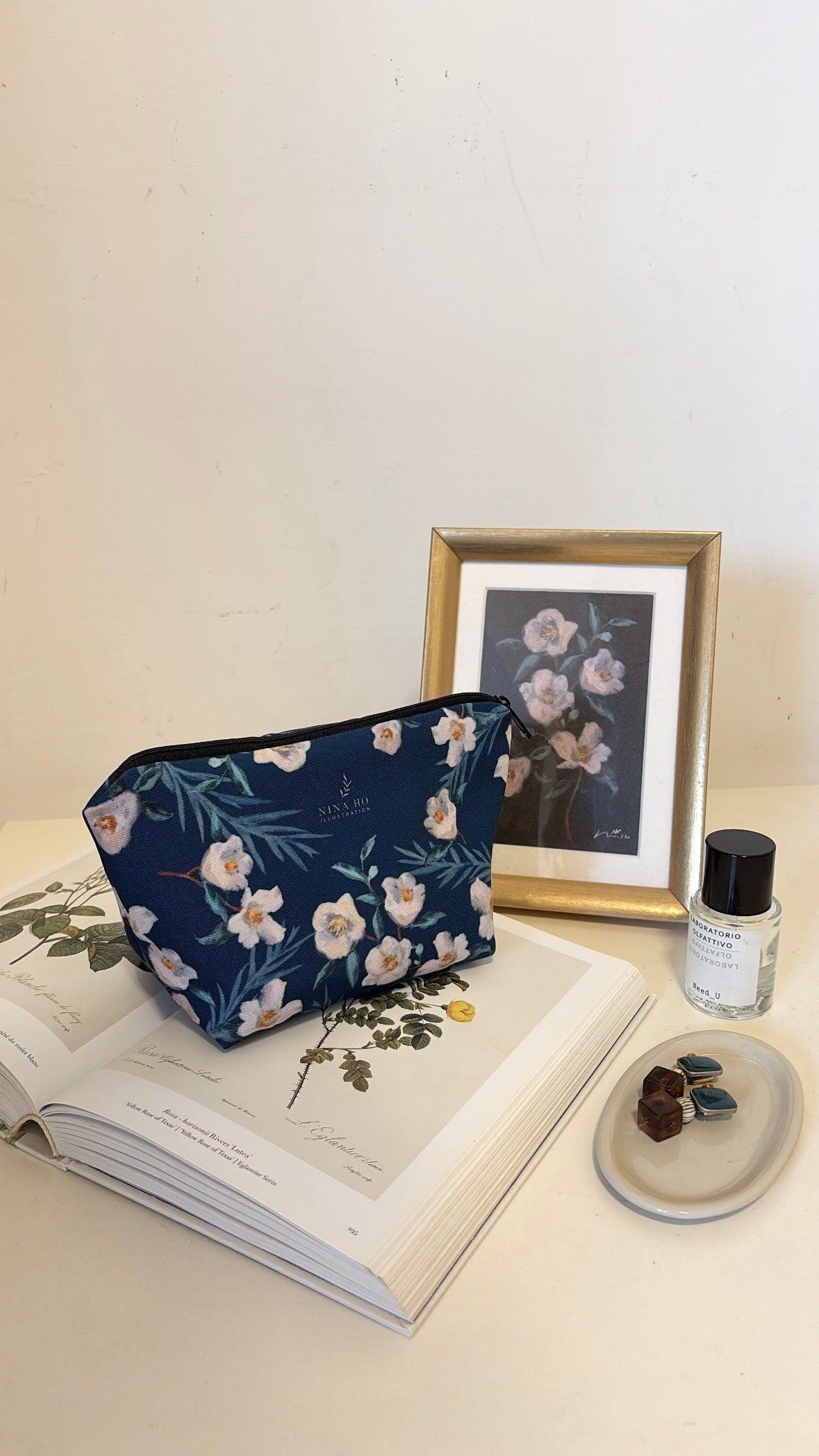 寧靜茶花化妝包-午夜藍(新品)