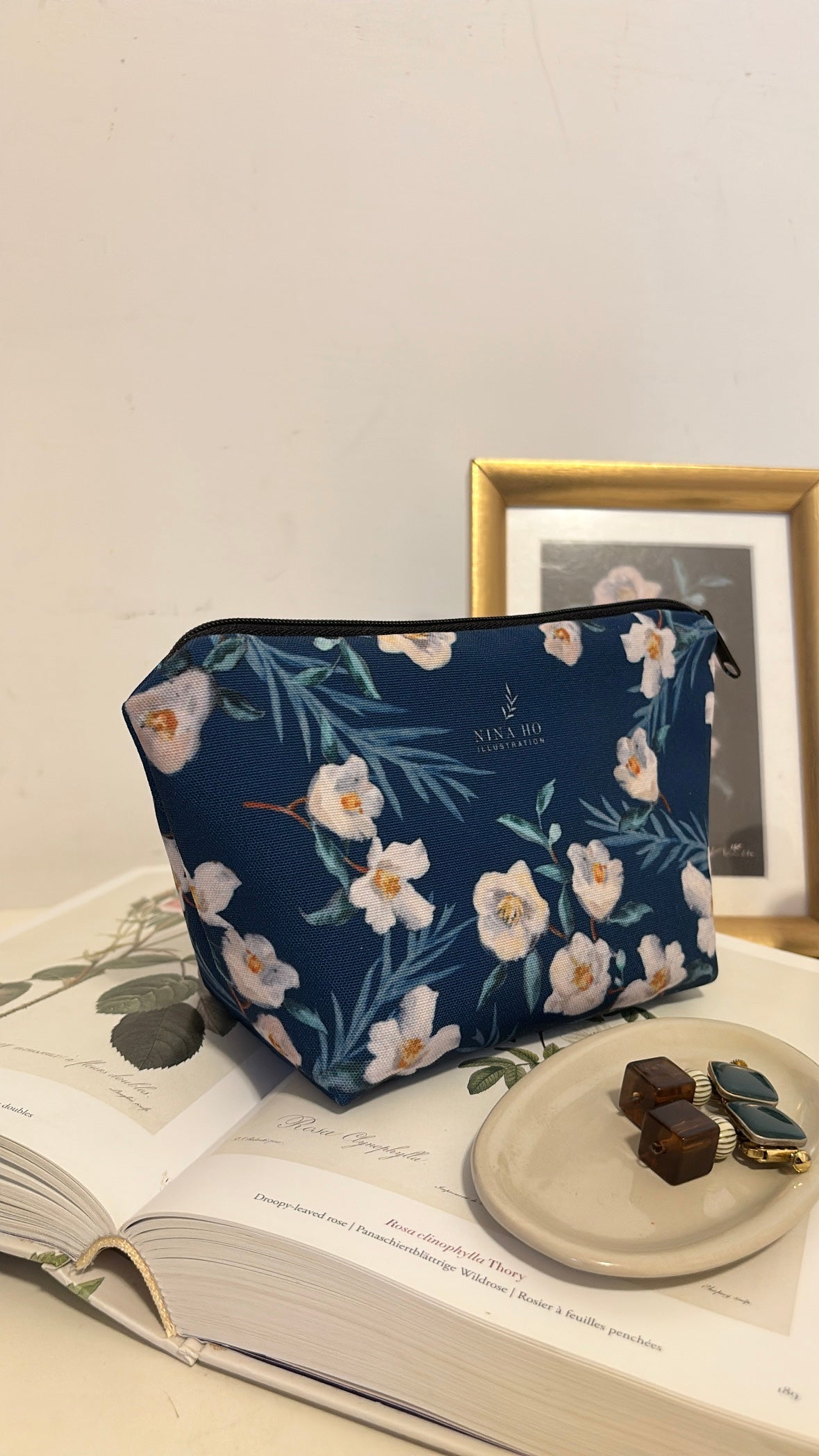 寧靜茶花化妝包-午夜藍(新品)