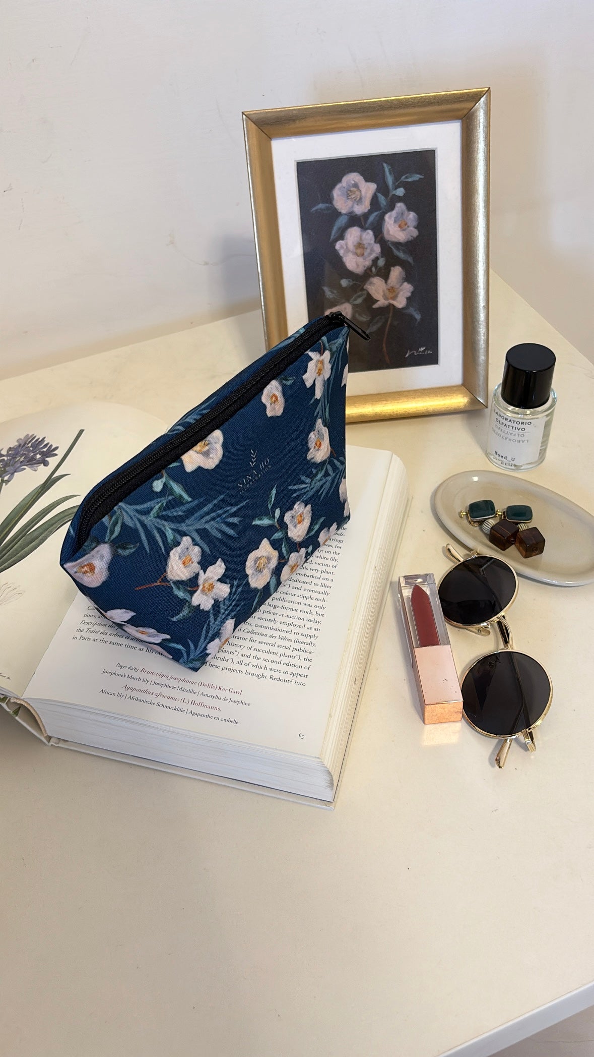 寧靜茶花化妝包-午夜藍(新品)